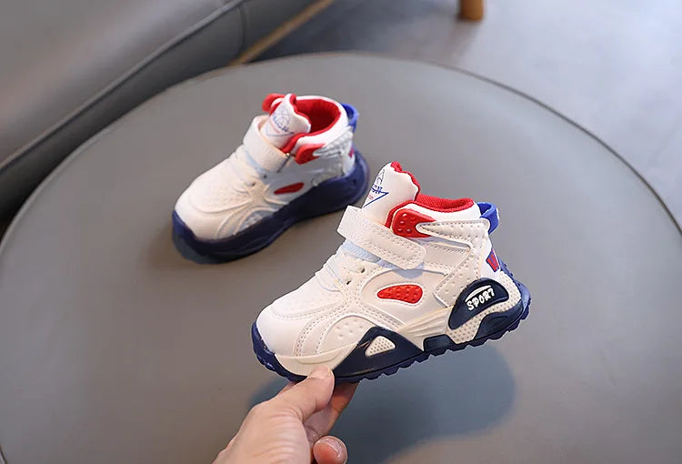 Boys Casual Sports Shoes Autumn Fashion Comfortable Non Slip Outdoor Walking Shoes LED Lights Toddler Outdoor Sports Shoes