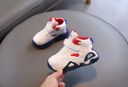 Boys Casual Sports Shoes Autumn Fashion Comfortable Non Slip Outdoor Walking Shoes LED Lights Toddler Outdoor Sports Shoes