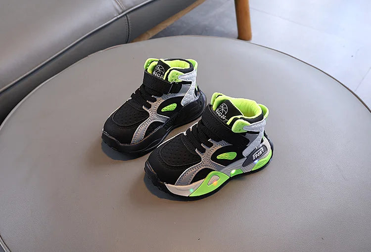 Boys Casual Sports Shoes Autumn Fashion Comfortable Non Slip Outdoor Walking Shoes LED Lights Toddler Outdoor Sports Shoes
