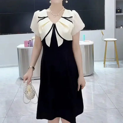 Contrast stitching dress women's summer new fashion temperament slim design sense bubble sleeve foreign dress.