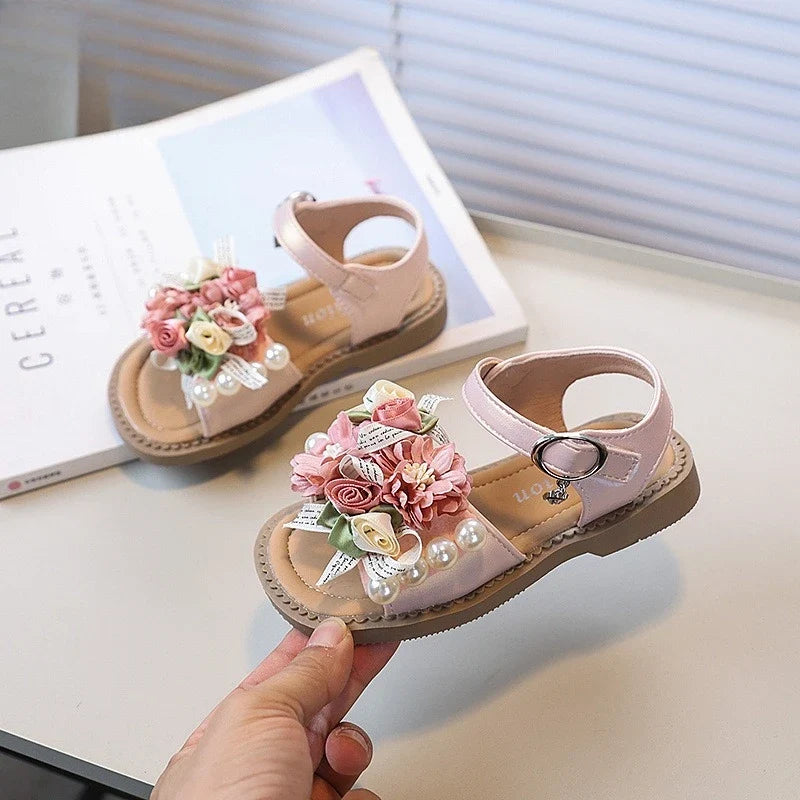 Summer Sandals New Fashion Simple Girl Shoe Flower Versatile Lightweight Flat Kid Shoes Anti Slip Comfort Soft Princess Shoes (Available)