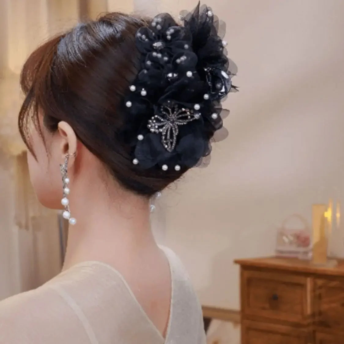 Female Sweet Fashion Party Accessories Women Pearls Floral Butterfly Hair Clip Shark Hair Claw Ladies Girls Black New Headwear