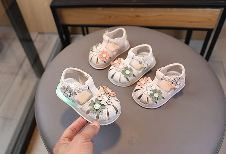 New Fashion LED Light Kid Shoes Simple Versatile Retro Girl Shoe Princess Flower Lightweight  Elegant Kid Sandals