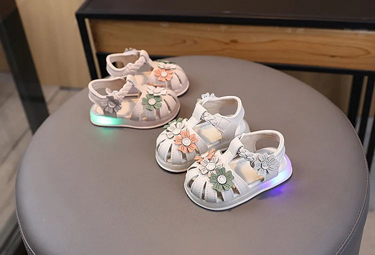 New Fashion LED Light Kid Shoes Simple Versatile Retro Girl Shoe Princess Flower Lightweight  Elegant Kid Sandals