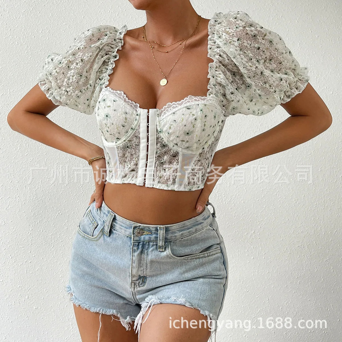 Sexy Low Cut Printed Vest Button Detailing Crop Top Trendy Streetwear Sle Slim Fit Design for Young Women in Their 20s