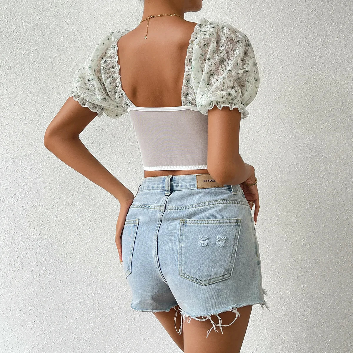 Sexy Low Cut Printed Vest Button Detailing Crop Top Trendy Streetwear Sle Slim Fit Design for Young Women in Their 20s