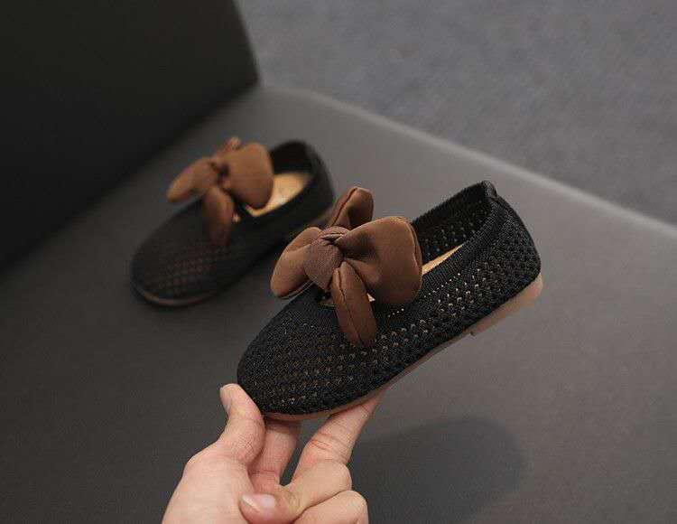 Summer New Children's Shoes Fashion Soft Bottom Baby Breathable Little Princess Hole Mesh Shoes ( Available )