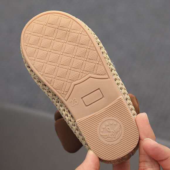 Summer New Children's Shoes Fashion Soft Bottom Baby Breathable Little Princess Hole Mesh Shoes ( Available )