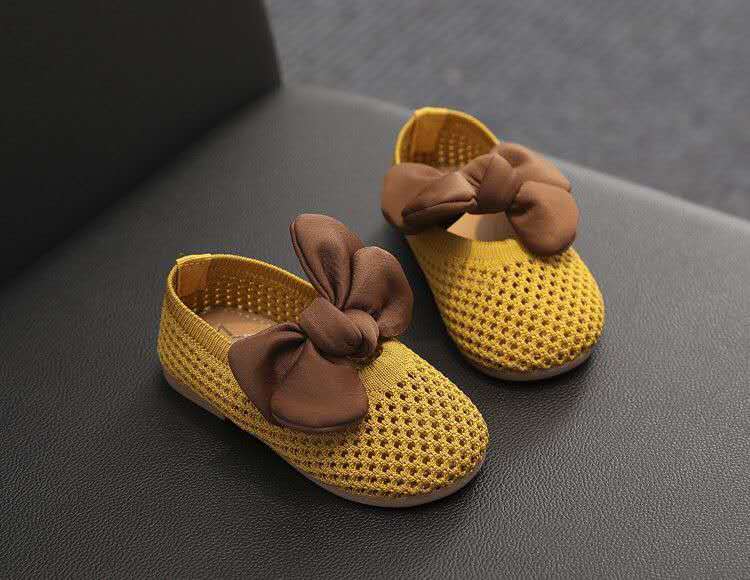 Summer New Children's Shoes Fashion Soft Bottom Baby Breathable Little Princess Hole Mesh Shoes ( Available )