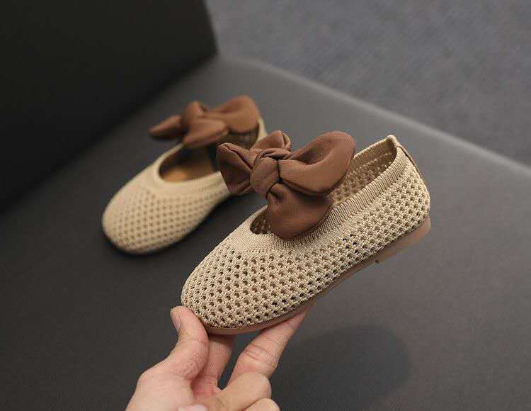 Summer New Children's Shoes Fashion Soft Bottom Baby Breathable Little Princess Hole Mesh Shoes ( Available )
