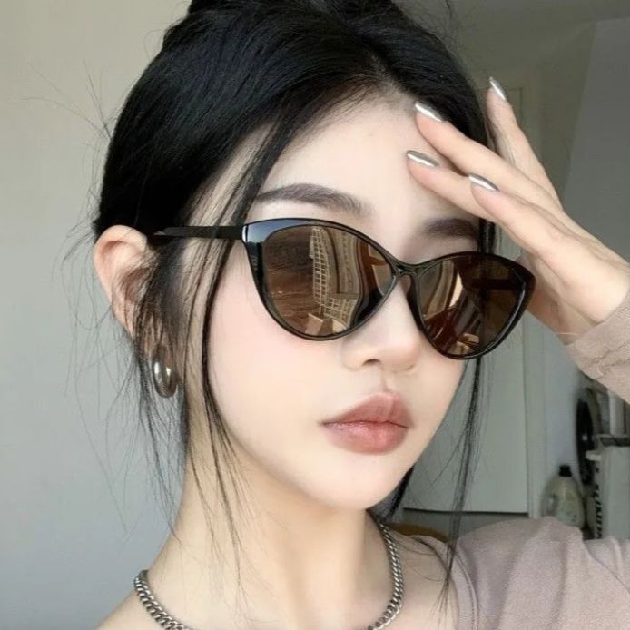 Retro Sunglasses Fashion And Ultra Light UV Protection Sunglasses