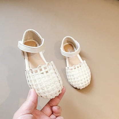New Girls Sandals Hollow Outs Leather Shoes Kids Baby Beach Shoes Children Sandal Baby Round (Available)