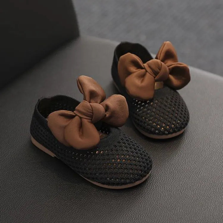 Summer New Children's Shoes Fashion Soft Bottom Baby Breathable Little Princess Hole Mesh Shoes ( Available )