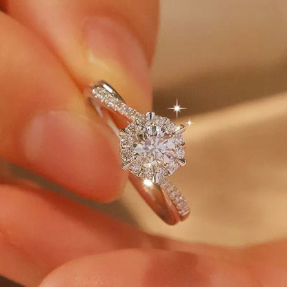High-end Six-prong Simulated Women's Minimalist Ring