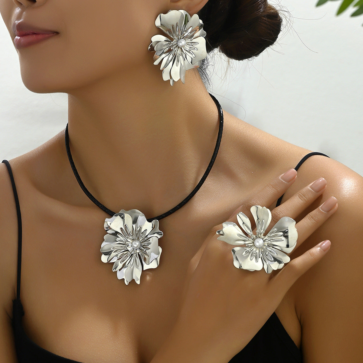 Retro Simple Flower Earrings And Necklace Set  (Available)