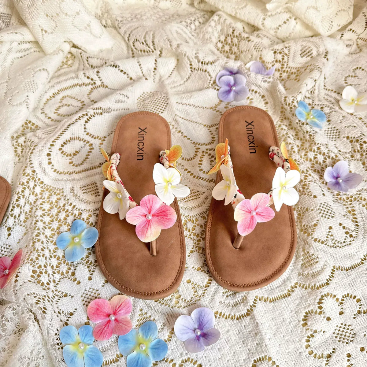 Women summer fashion outdoor wear versatile seaside flip flops (Available)