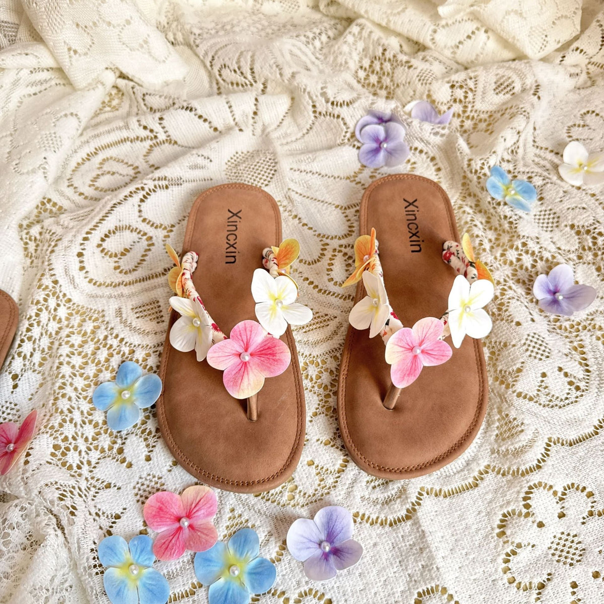 Women summer fashion outdoor wear versatile seaside flip flops (Available)