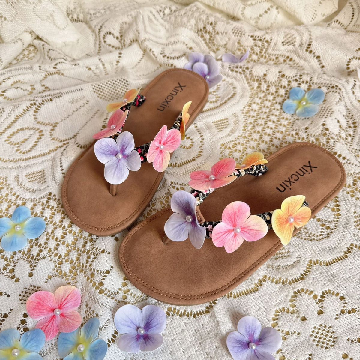 Women summer fashion outdoor wear versatile seaside flip flops (Available)