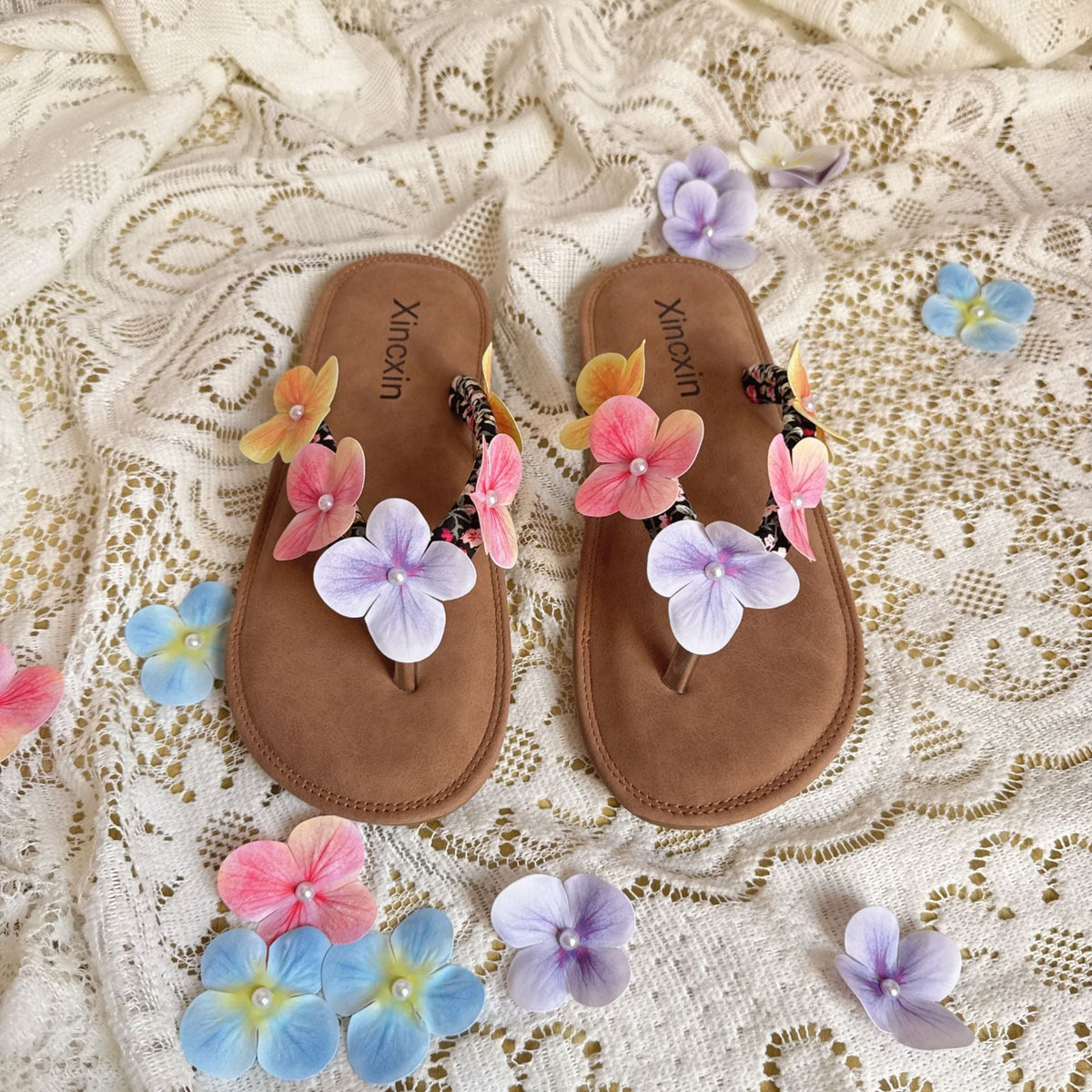Women summer fashion outdoor wear versatile seaside flip flops (Available)
